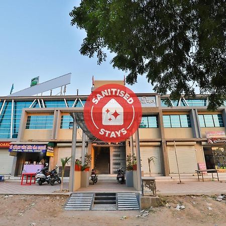 Oyo 23289 Hotel Anmol Palace Ahmedabad Exterior foto